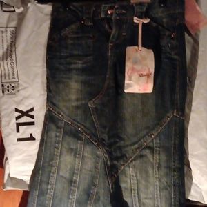 Nwt candies vintage denim skirt cute rivets detail on front and back of skirt.